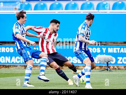 Yuri Berchiche del Club Atletico e Tomas Pina del Deportivo Alaves durante la partita di calcio del campionato spagnolo la Liga Tra Deportivo A. Foto Stock