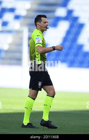 Ivano Pezzuto (Referee) durante la gara italiana Serie A' tra Sassuolo 4-1 Crotone allo stadio Mapei il 02 ottobre 2020 a Reggio Emilia. Foto di Maurizio Borsari/AFLO Foto Stock