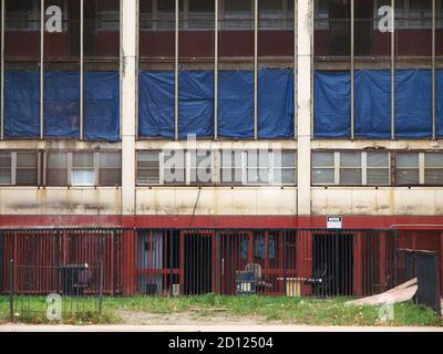 Archivio 2009 vista della torre di alloggiamento pubblico Caprini Green durante la demolizione a Chicago, Illinois. La torre fu abbattuta nel 2010. Foto Stock