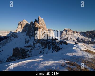 Geografia / viaggio, Italia, Gruppo Geisler, vista da Ovest alla luce del tramonto, Dolomiti, Additional-Rights-Clearance-Info-non-disponibile Foto Stock