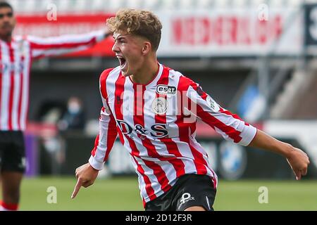 ROTTERDAM, 04-10-2020, Stadium Het Kasteel, Dutch Eredivisie football Season 2020 / 2021, Sparta - AZ, Sparta Rotterdam player Sven Mijnans segna 4-4 Foto Stock