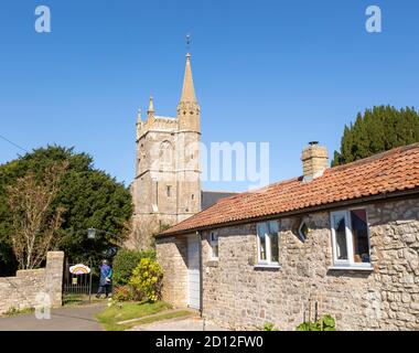 Chiesa di Saint Mary e Belevedre Manor, Nempnet Thrubbwell, Somerset, Inghilterra, Regno Unito Foto Stock