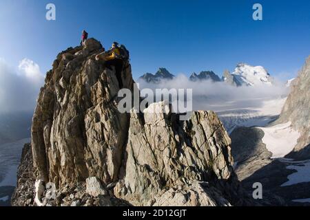 Geografia / viaggio, Francia, dauphin, escursionista di fronte al barre des Ecrins, Parco Nazionale Ecrins, diritti aggiuntivi-clearance-Info-non-disponibile Foto Stock