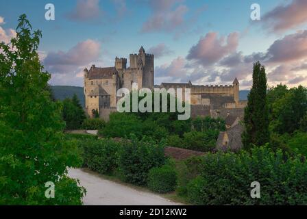 Una vista sul castello di Beynac in Francia Foto Stock