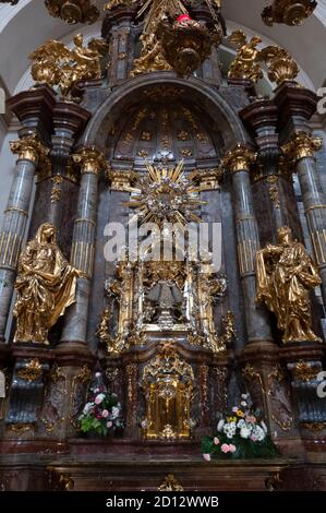 Interno della Chiesa di nostra Signora vittoriosa o Santuario del Bambino Gesù di Praga (Gesù Bambino di Praga) a Praga, Repubblica Ceca, Europa Foto Stock