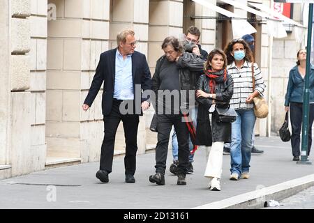 Roma, Italia. 02 ottobre 2020. * NO WEB * Roma, il famoso cantante Zucchero fotografato per le strade della capitale con sua moglie. Le due passeggiate prima di ritornare all'hotel. Credit: Agenzia fotografica indipendente/Alamy Live News Foto Stock