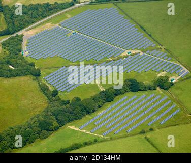 Solar Farm, South West England, UK, sparato dall'aria Foto Stock