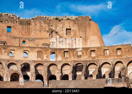 Interno del Colosseo, Roma, Italia Foto Stock