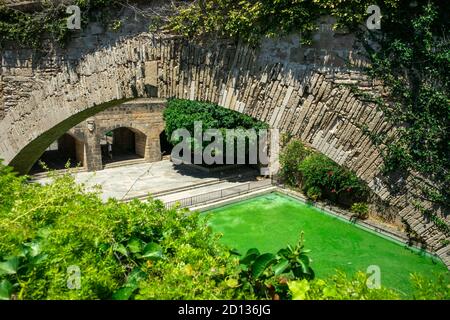 MALLORCA, SPAGNA - 17 luglio 2020: Palma, Mallorca, Spagna - 17 LUGLIO 2020. Il patio della Cattedrale di Santa Maria di Palma più comunemente riferito a. Foto Stock