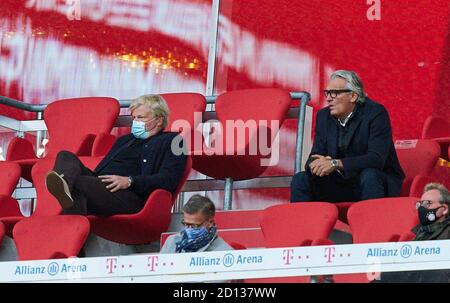 Calcio Monaco - Hertha, Monaco 04 ottobre 2020. Oliver KAHN, CEO FCB, , Joerg WACKER, amministratore delegato affari internazionali, manager, ufficiale, FC BAYERN MUENCHEN - HERTHA BSC BERLINO 4-3 1.Lega di Calcio tedesca , Monaco, 04 ottobre 2020. Stagione 2020/2021, match day 03, FCB, München, Monaco di Baviera © Peter Schatz / Alamy Live News - le NORMATIVE DFL VIETANO QUALSIASI USO DI FOTOGRAFIE come SEQUENZE DI IMMAGINI e/o QUASI-VIDEO - Foto Stock