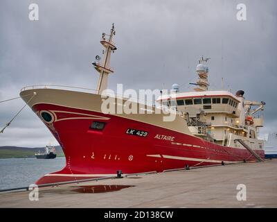 Ormeggiato al porto di Lerwick, l'Altaire (LK 429), un peschereccio di midwater costruito nel 2004 - una delle flotte pelagiche Shetland Foto Stock