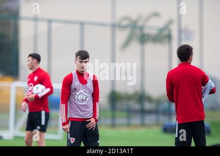 Hensol, Galles, Regno Unito. 5 Ott 2020. Dylan Levitt durante la formazione della nazionale di calcio del Galles prima delle partite contro Inghilterra, Repubblica d'Irlanda e Bulgaria. Credit: Mark Hawkins/Alamy Live News Foto Stock