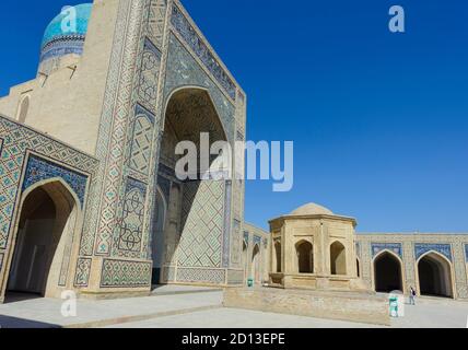 Cortile interno della moschea Kalyan, parte del Po-i-Kalyan complesso in Bukhara, Uzbekistan Foto Stock