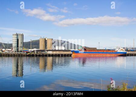 27 settembre 2020 la nave da carico generale C Capella che scarica Il suo carico mentre era in ormeggio alla banchina McCaughey Road a Belfast porto Irlanda del Nord Foto Stock