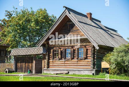 SUZDAL / RUSSIA - 25 AGOSTO 2015: Museo di architettura lignea e vita contadina a Suzdal. Antica città di Suzdal - parte dell'anello d'Oro della Russia Foto Stock