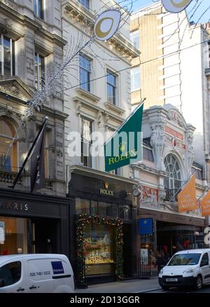 Negozi esclusivi in Bond Street. Città, strade e facciate di Londra, Londra, Regno Unito. Architetto: Vari, 2020. Foto Stock