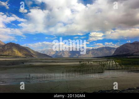 Sarfanaga jeep rally in shigar freddo deserto nelle zone settentrionali di gilgit baltistan , Pakistan Foto Stock