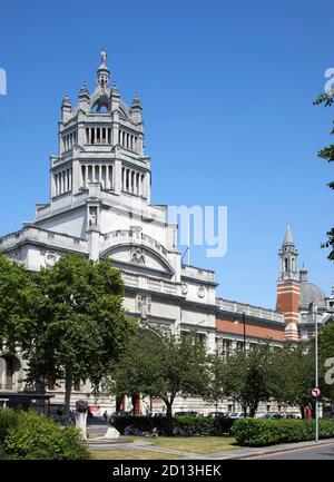 Victoria e Albert Museum. Città, strade e facciate di Londra, Londra, Regno Unito. Architetto: Vari, 2020. Foto Stock