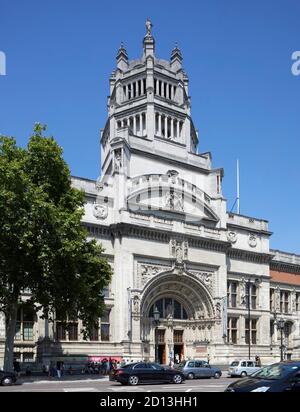 Victoria e Albert Museum. Città, strade e facciate di Londra, Londra, Regno Unito. Architetto: Vari, 2020. Foto Stock