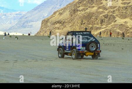 Sarfanaga jeep rally in shigar freddo deserto nelle zone settentrionali di gilgit baltistan , Pakistan Foto Stock
