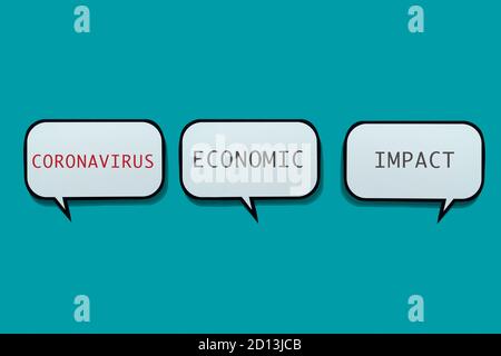 il testo incoronavirus impatto economico in alcuni discorsi palloncini su uno sfondo blu Foto Stock