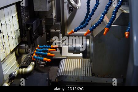 Macchina per centri di tornitura multi-tasking, macchine industriali. Produzione industriale di metalli Foto Stock