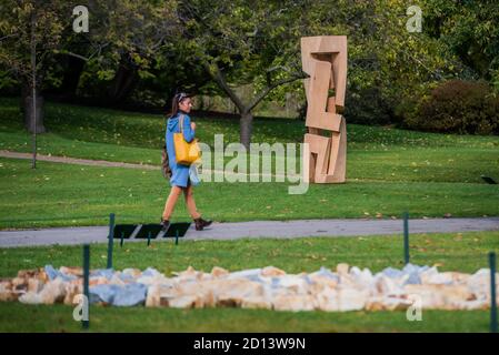 Londra, Regno Unito. 05 ottobre 2020. Gianpietro Carleso, Torre di Saba, 2009 - Frieze Sculpture, la più grande mostra all'aperto di Londra. Opere di 12 artisti internazionali leader nel Regent's Park dal 5 ottobre al 18 ottobre in una vetrina gratuita. Credit: Guy Bell/Alamy Live News Foto Stock