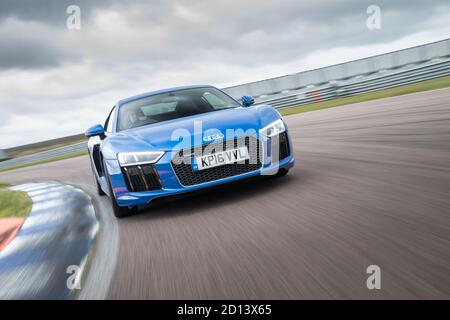 2016 Audi R8 al Rockingham Motor Speedway, Northamptonshire, 31 marzo 2016 Foto Stock