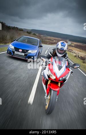 Honda Civic Type R e Honda CBR1000RR Fireblade, 16 giugno 2016 Foto Stock