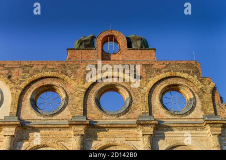 Portico, hitchhiker stazione ferroviaria, attraversare la montagna, Berlino, Germania, Portikus, Anhalter Bahnhof, Kreuzberg, Deutschland Foto Stock