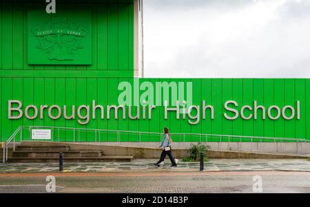 Esterno dell'architettura moderna della nuova Scuola superiore di Boroughmuir a Fountabridge, Edimburgo, Scozia, Regno Unito Foto Stock