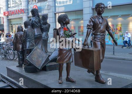 Monumento, "treni nella vita - treni nella morte', Friedrichstrasse, medio, Berlino, Germania, Denkmal, 'Zuege ins Leben - Zuege in den Tod', Mitte, Foto Stock