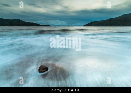 tavel e paesaggio immagine di una spiaggia a batangas, filippine Foto Stock