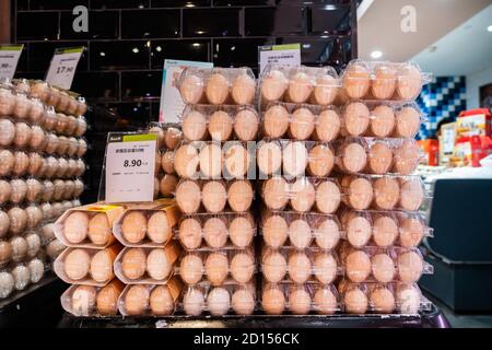 Shenzhen, Cina. 5 Ott 2020. Vari prodotti a base di uova visti in un supermercato. Credit: Alex Tai/SOPA Images/ZUMA Wire/Alamy Live News Foto Stock