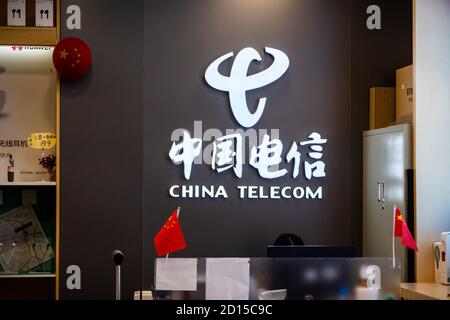 Shenzhen, Cina. 5 Ott 2020. Azienda di telecomunicazioni di proprietà statale cinese China Telecom logo visto in un negozio. Credit: Alex Tai/SOPA Images/ZUMA Wire/Alamy Live News Foto Stock
