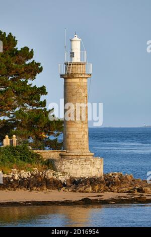 Francia, Finist?re, Benodet, faro le Coq lungo il fiume Odet Foto Stock