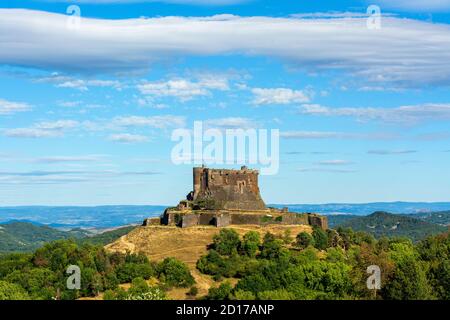 Il castello di Murol, Vulcani della Auvergne parco naturale regionale, Puy de Dome reparto, Auvergne Rhone Alpes, Francia, Europa Foto Stock