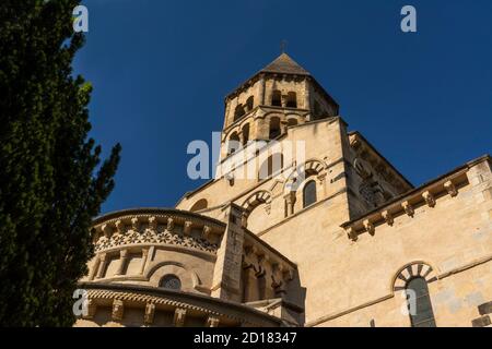 Saint Saturnin. Chiesa romanica di Notre Dame, Dipartimento del Puy de Dome, Auvergne-Rhone-Alpes, Francia Foto Stock