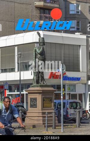 Supermercato hit Ullrich, monumento generale di Zieten, Mohrenstrasse, medio, Berlino, Germania, Supermarkt Hit Ullrich, Denkmal generale von Zieten, Mitte Foto Stock