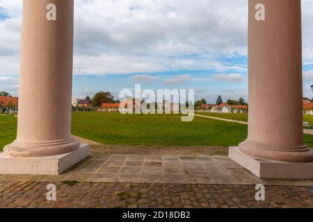 Vista dalla Stadtkirche o dalla chiesa cittadina al barocco Ludwigslust Palace, Ludwigslust, Meclemburgo-Pomerania occidentale, Germania orientale, Europa Foto Stock