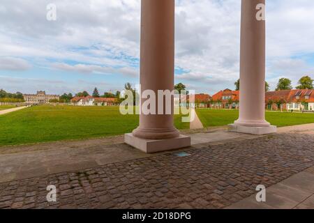 Vista dalla Stadtkirche o dalla chiesa cittadina al barocco Ludwigslust Palace, Ludwigslust, Meclemburgo-Pomerania occidentale, Germania orientale, Europa Foto Stock