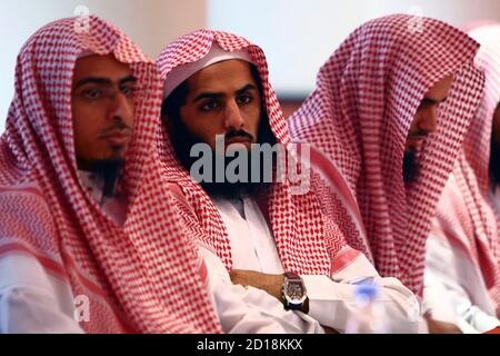 Members of the Committee for the Promotion of Virtue and Prevention of Vice, or religious police, attend a training course in Riyadh April 29, 2009 . REUTERS/Fahad Shadeed (SAUDI ARABIA MILITARY RELIGION)