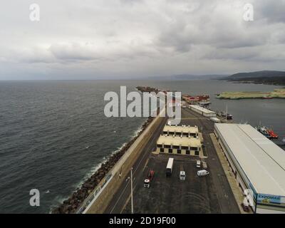 Foto aerea di una strada costiera in Burela Costa de Galizia Spagna Foto Stock