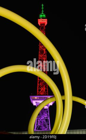 Festival delle Luci, Ursula Sax 'looping il loop 1992", torre della radio, equo, Westend, Charlottenburg di Berlino, Germania, Ursula Sax 'Looping 1992', Funktu Foto Stock