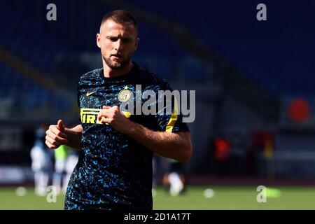 Milano Skriniar dell'Internazionale si sta riscaldando prima del campionato italiano Serie UNA partita di calcio tra SS Lazio e FC Internazionale Il 4 ottobre Foto Stock