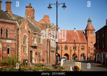 Sandbach città mercato Cheshire, Inghilterra, ex Trustee Savings Bank in stile Gotico Revival grado II elencato probabilmente progettato da Sir George Scott Foto Stock