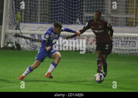 Barrow-in-Furness, Regno Unito. 5 ottobre 2020. Barrow's Luke James in azione durante la partita EFL Trophy tra Barrow e Leeds Uniti a Holker Street, Barrow-in-Furness lunedì 5 ottobre 2020. (Credit: Mark Fletcher | MI News) Credit: MI News & Sport /Alamy Live News Foto Stock