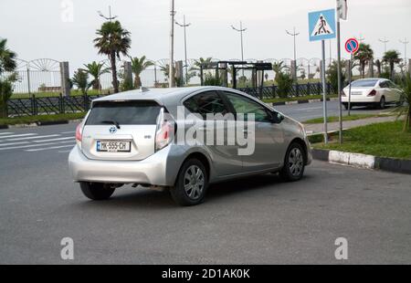 Batumi. Georgia - 30 settembre 2020: Toyota Aqua sulla strada di Batumi Foto Stock