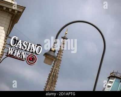 VIENNA, AUSTRIA - 14 LUGLIO 2019: Firma per Casino Wein Foto Stock