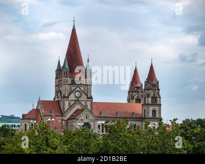 VIENNA, AUSTRIA - 14 LUGLIO 2019: L'esterno del St Chiesa di Francesco d'Assisi Foto Stock